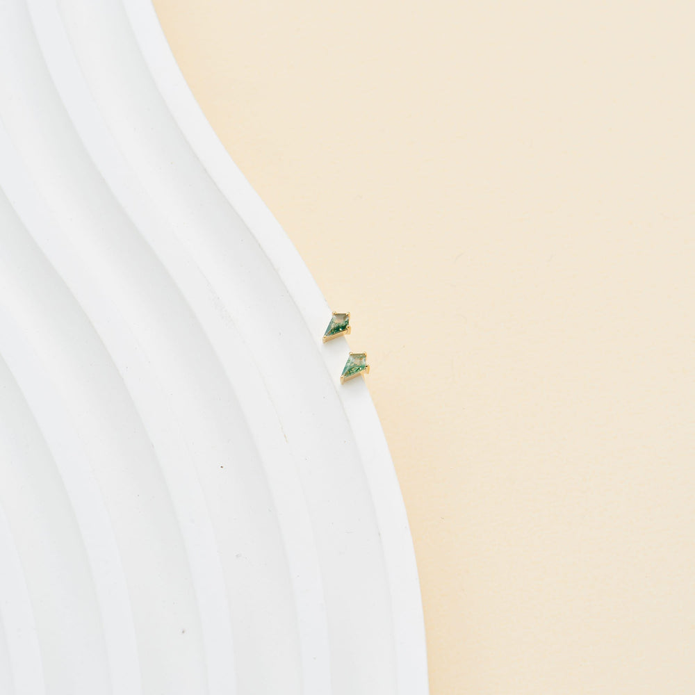 detail close-up of 14K solid gold moss agate for cartilage piercing flat back stud earring threadless design nickel-free