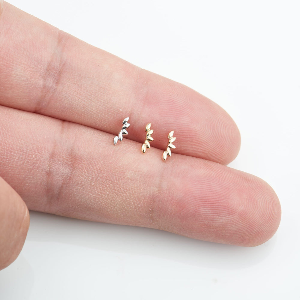 alternate view of 14K solid gold labret stud push pin design 20g nickel-free