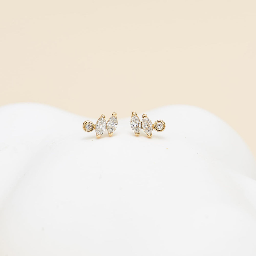 additional perspective of 14K solid gold lab diamond labret stud threadless design nickel-free