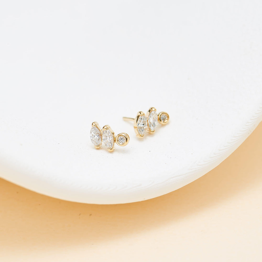 side angle of 14K solid gold lab diamond labret stud threadless design nickel-free
