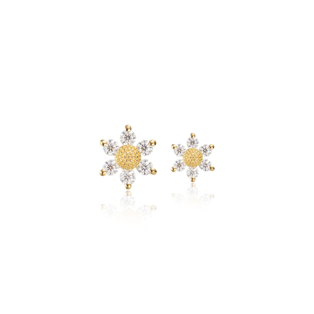 detail close-up of 14K solid gold lab diamond floral flat back stud earring threadless design nickel-free