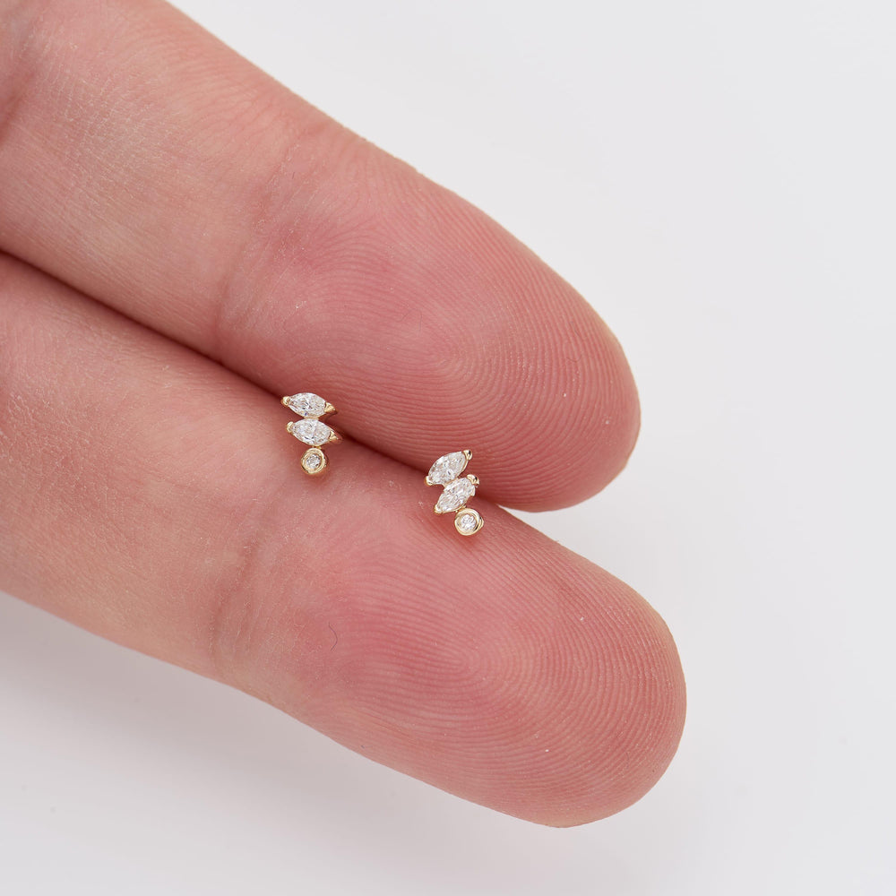 alternate view of 14K solid gold lab diamond labret stud threadless design nickel-free